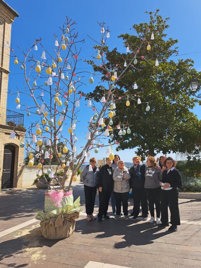 A Paglieta un albero di Pasqua con tanti capolavori realizzati all'uncinetto