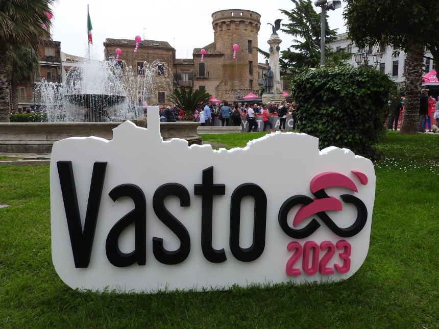 "La partenza del Giro d'Italia a Vasto un momento unico di sport"