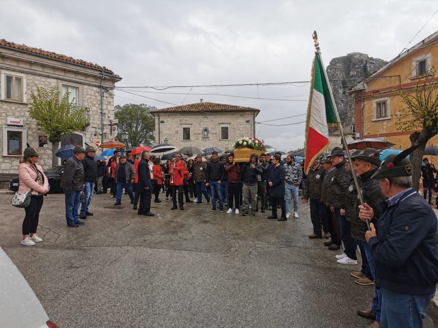 Chiesa gremita per l'ultimo saluto a Daniele Casciato: "Un ragazzo d'oro, amico di tutti"