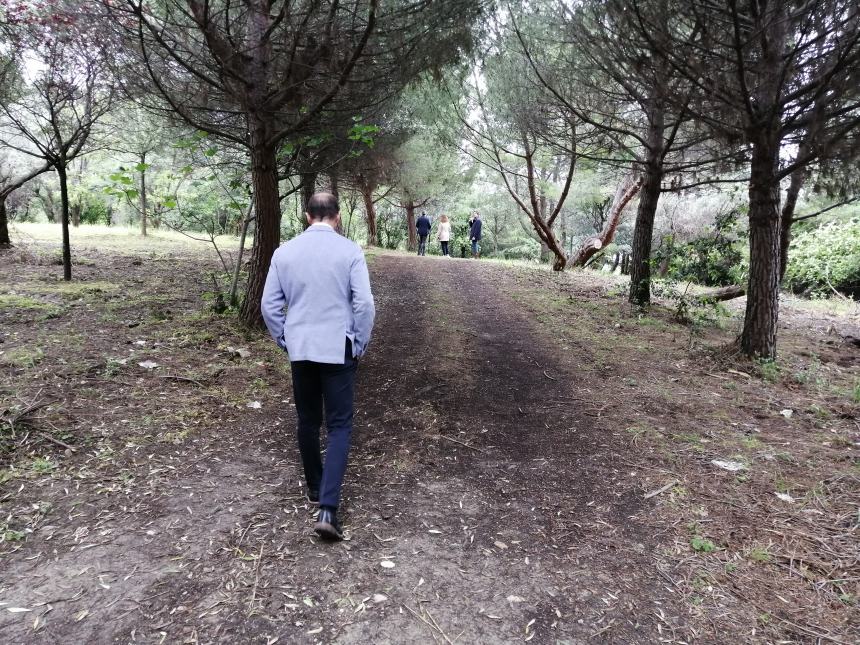 Piantati 1000 alberi in via Trave: “Per un parco che si affaccia sul mare, fruibile ai cittadini”