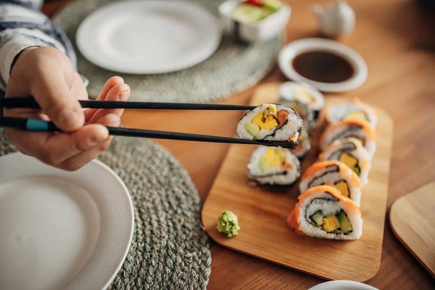 La storia del sushi: dalla tradizione giapponese ai trend occidentali