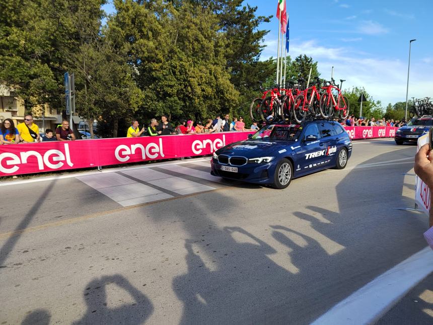 Giro d'Italia, sprint regale di Jonathan Milan all'arrivo di tappa a San Salvo