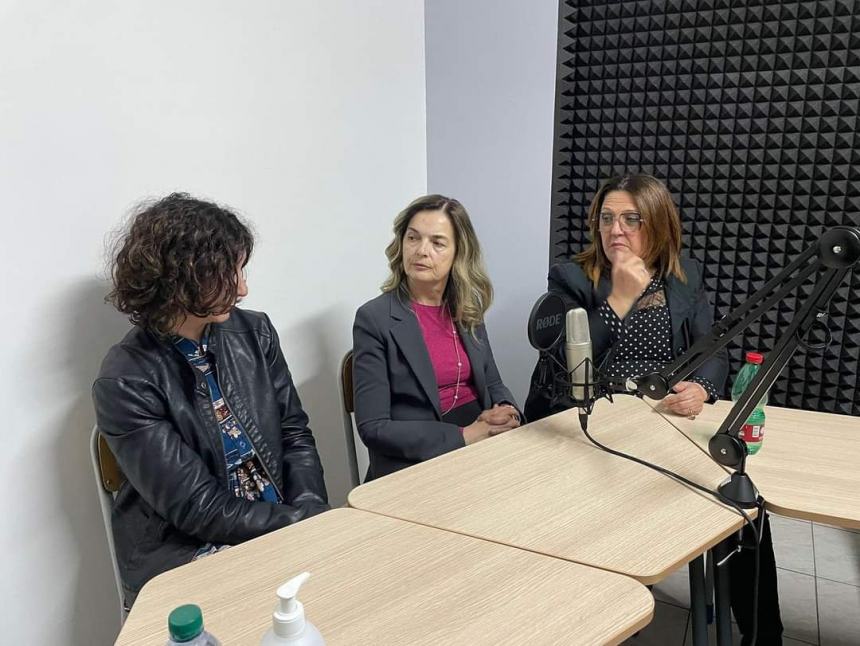 Gli studenti dell'Itset Palizzi alle prese con il podcast "Sempre connessi"