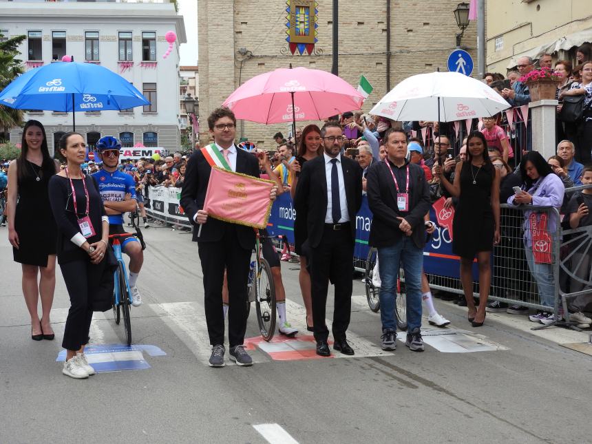 "La partenza del Giro d'Italia a Vasto un momento unico di sport"