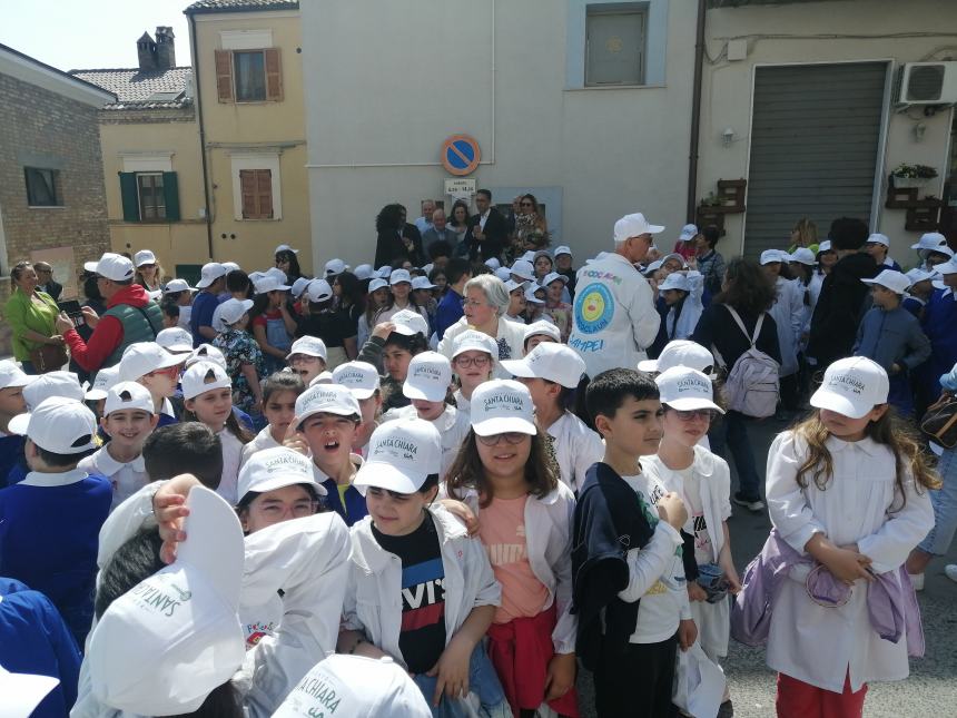 Inaugurate le maioliche dipinte dagli alunni vastesi per il Mercato di Santa Chiara 