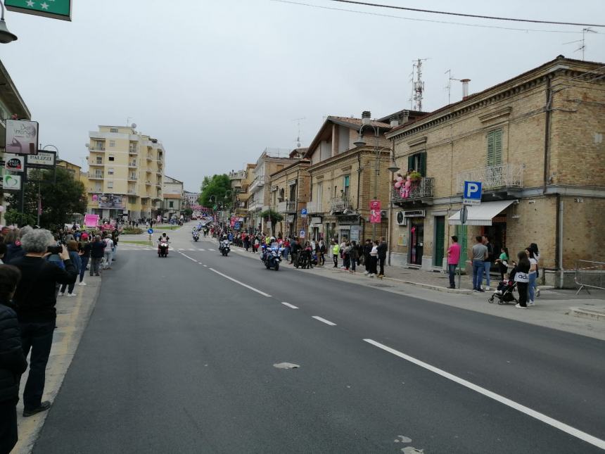 Giro d'Italia, entusiasmo in centro: "L'Abruzzo meritava i riflettori, Vasto è bellissima"