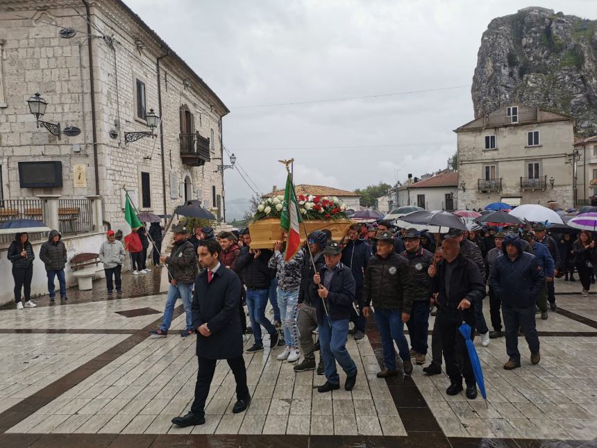 Chiesa gremita per l'ultimo saluto a Daniele Casciato: "Un ragazzo d'oro, amico di tutti"