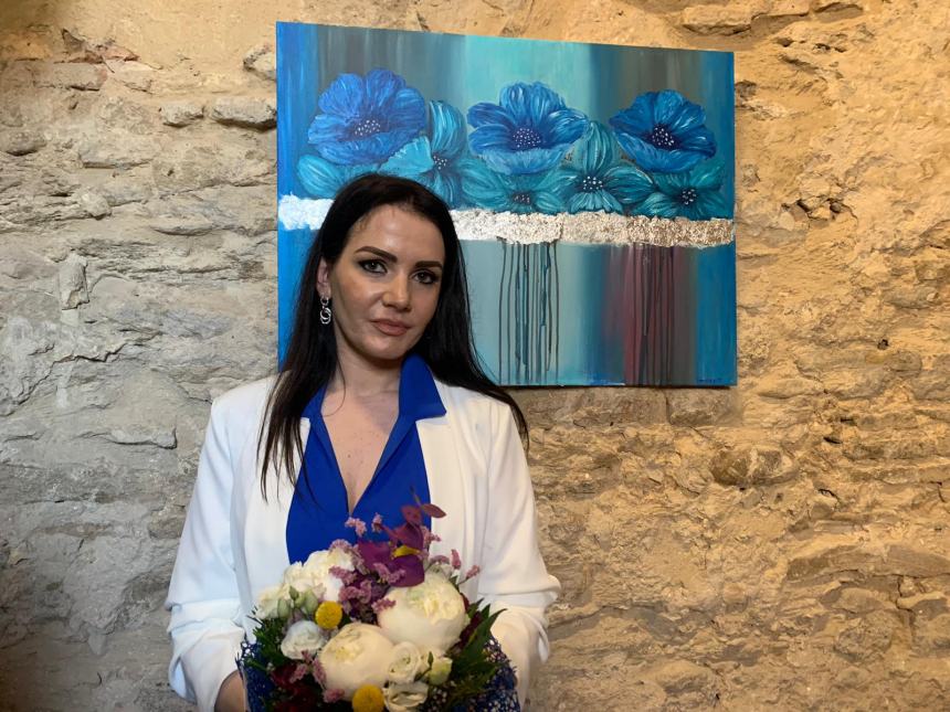 «Il mio fiore blu», l'arte fa tornare Monika alla gioia della vita