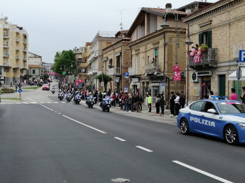 Giro d'Italia, entusiasmo in centro: "L'Abruzzo meritava i riflettori, Vasto è bellissima"