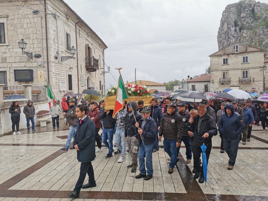 Chiesa gremita per l'ultimo saluto a Daniele Casciato: "Un ragazzo d'oro, amico di tutti"