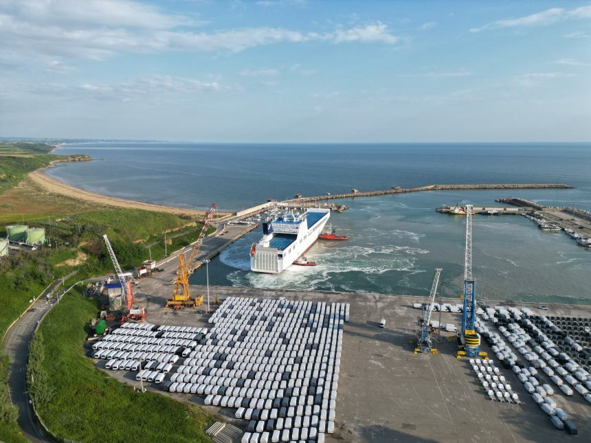 Al Porto di Vasto ingresso record: ormeggia nave da 209 metri, la più grande entrata nello scalo 