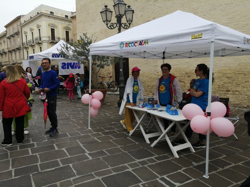 Giro d'Italia, entusiasmo in centro: "L'Abruzzo meritava i riflettori, Vasto è bellissima"