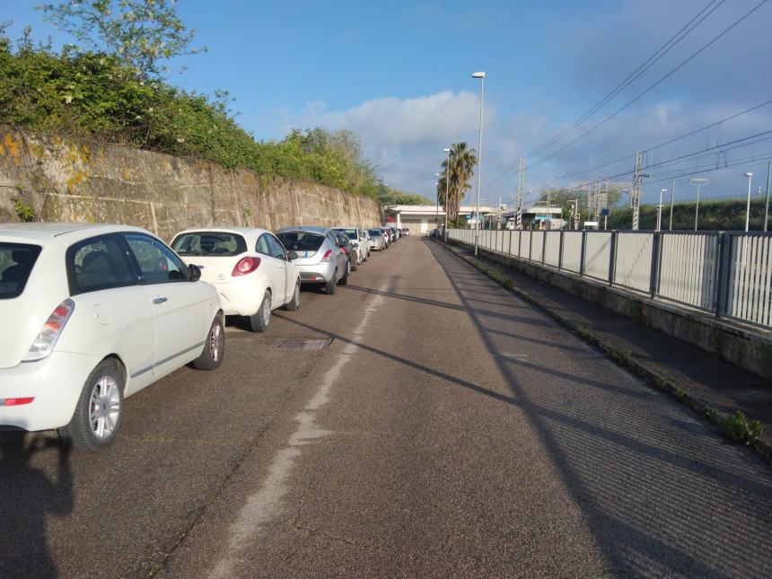 Stazione del porto: "Pochi parcheggi e in più divieto di sosta e fermata, disagi per i pendolari"