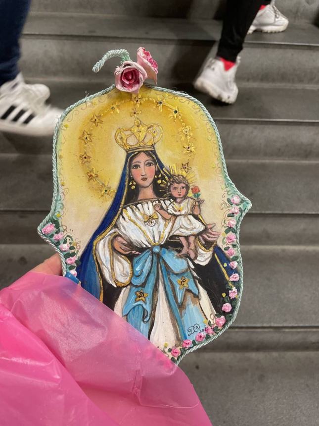 Un quadro di Daniela Delle Monache consegnato al Papa dalla Comunità di Monteodorisio