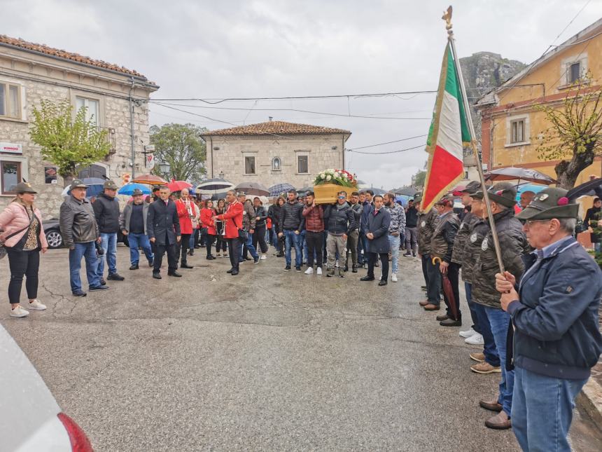 Chiesa gremita per l'ultimo saluto a Daniele Casciato: "Un ragazzo d'oro, amico di tutti"