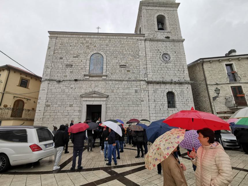 Chiesa gremita per l'ultimo saluto a Daniele Casciato: "Un ragazzo d'oro, amico di tutti"