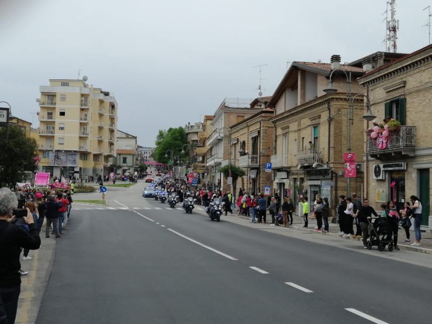 Giro d'Italia, entusiasmo in centro: "L'Abruzzo meritava i riflettori, Vasto è bellissima"