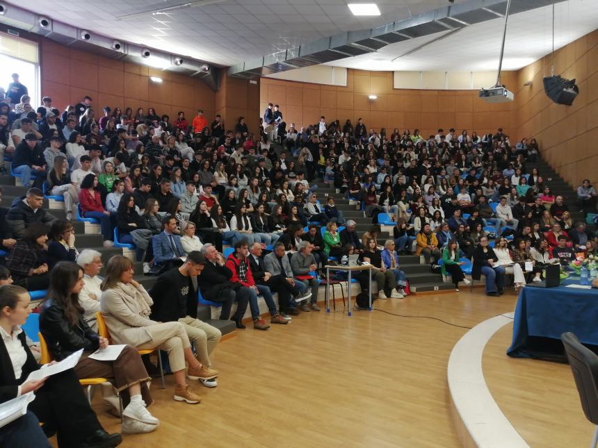 Premio Croce, Dacia Maraini agli studenti vastesi: “Leggete per conoscere il mondo”