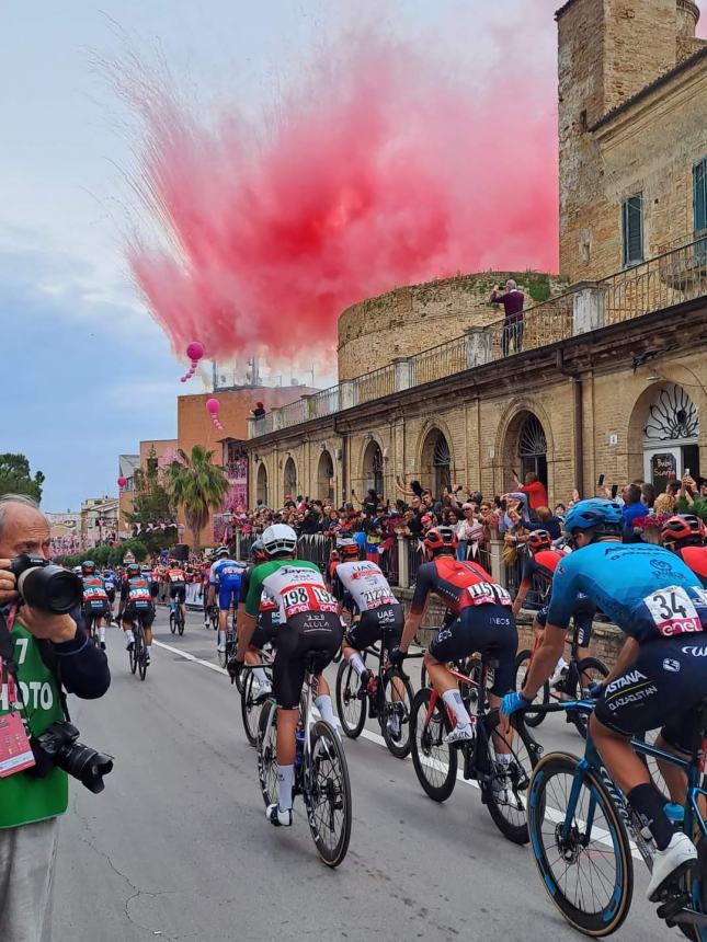 "La partenza del Giro d'Italia a Vasto un momento unico di sport"