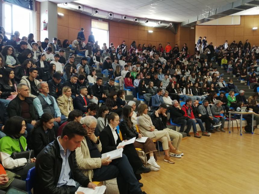 Premio Croce, Dacia Maraini agli studenti vastesi: “Leggete per conoscere il mondo”