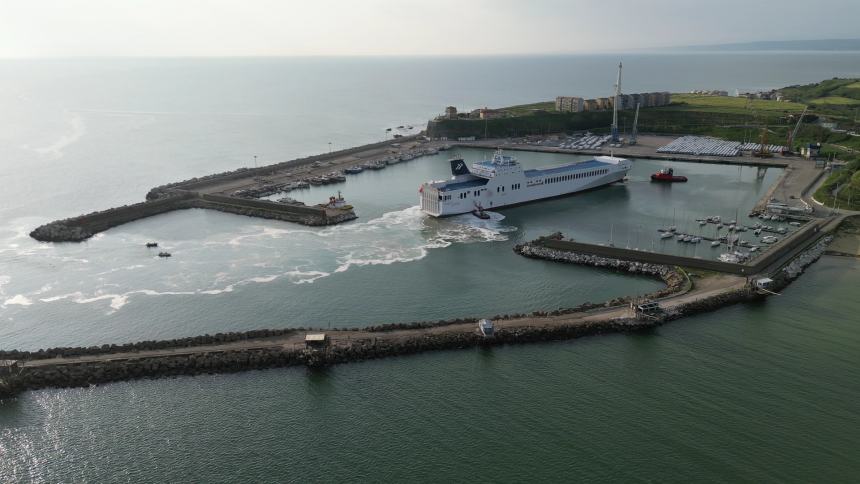 Al Porto di Vasto ingresso record: ormeggia nave da 209 metri, la più grande entrata nello scalo 