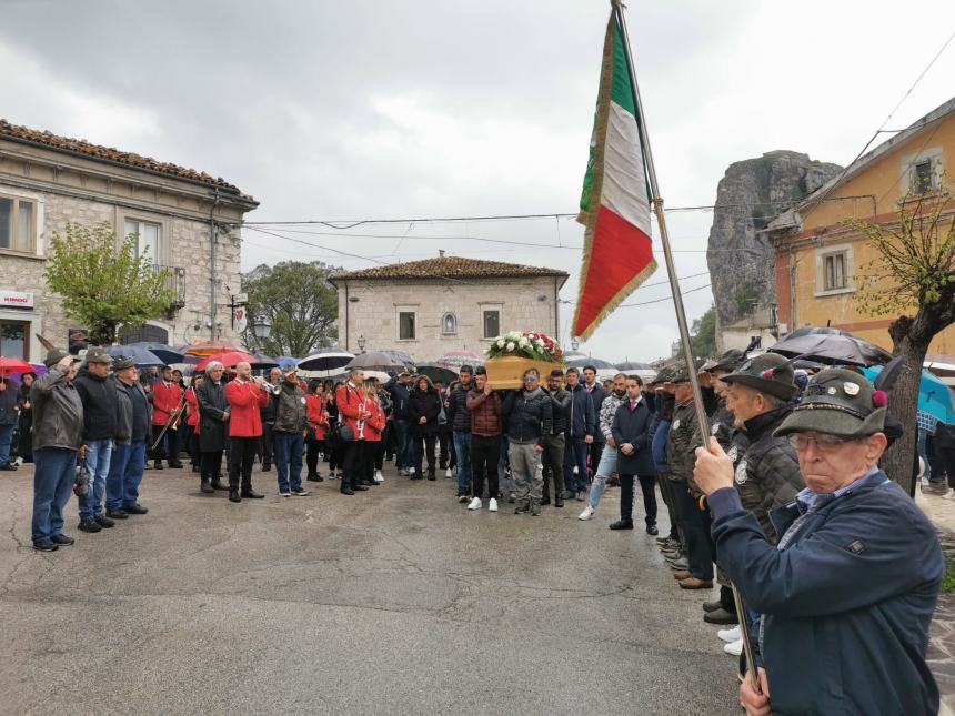 Chiesa gremita per l'ultimo saluto a Daniele Casciato: "Un ragazzo d'oro, amico di tutti"