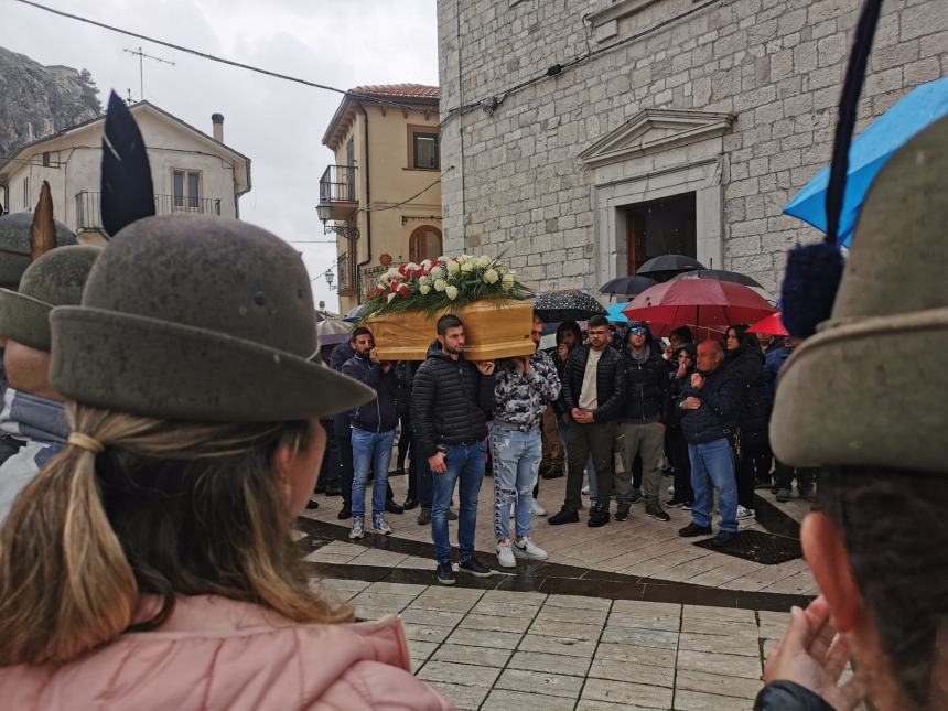 Chiesa gremita per l'ultimo saluto a Daniele Casciato: "Un ragazzo d'oro, amico di tutti"