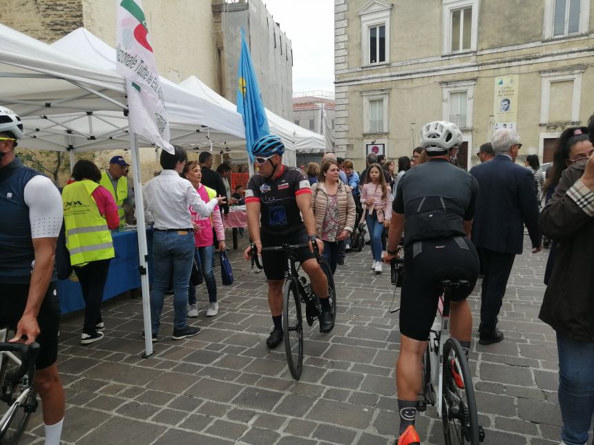 Giro d'Italia, entusiasmo in centro: "L'Abruzzo meritava i riflettori, Vasto è bellissima"