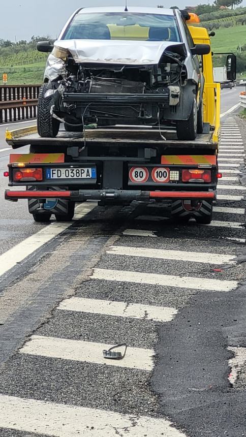 Vasto: Incidente Tra Due Auto Sull'A14, Una Si Ribalta: 2 Feriti ...