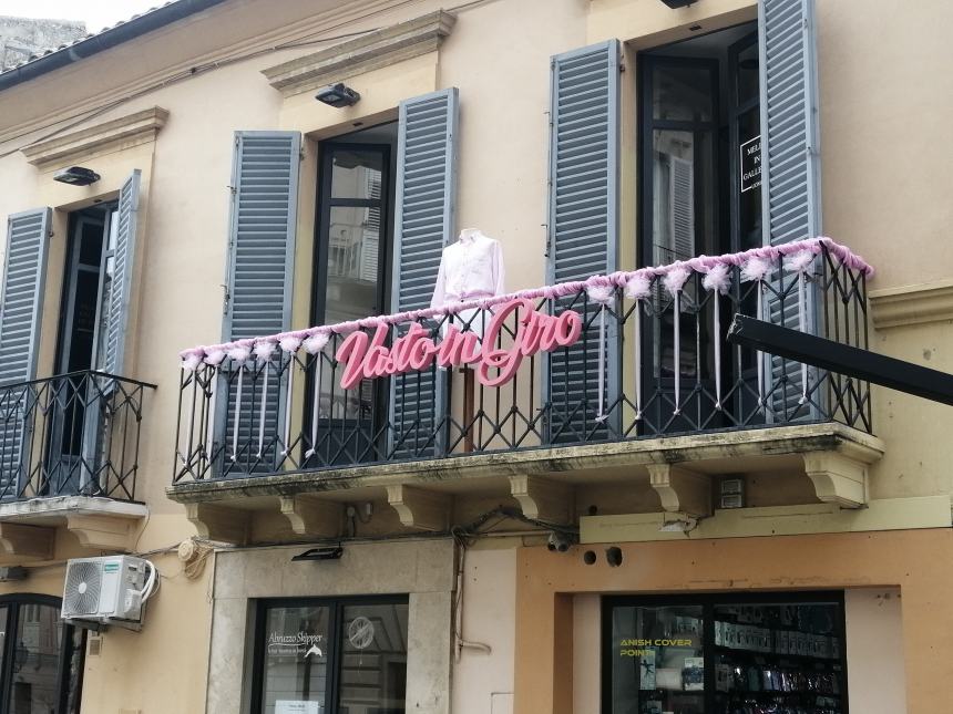 Giro d'Italia, entusiasmo in centro: "L'Abruzzo meritava i riflettori, Vasto è bellissima"