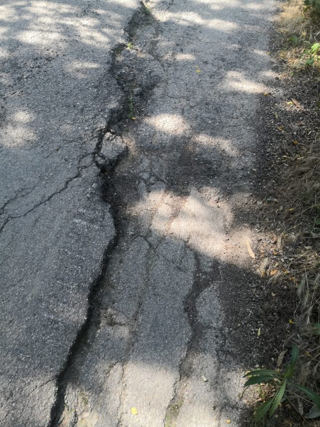 "In via Vilignina lavori realizzati a metà, il resto lasciato in grave abbandono"