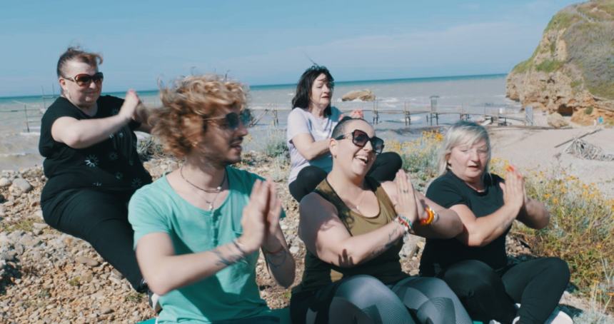 "Namastè": l'ultimo videoclip di Banda Piazzola, spin-off di "Condominio La Torre" 