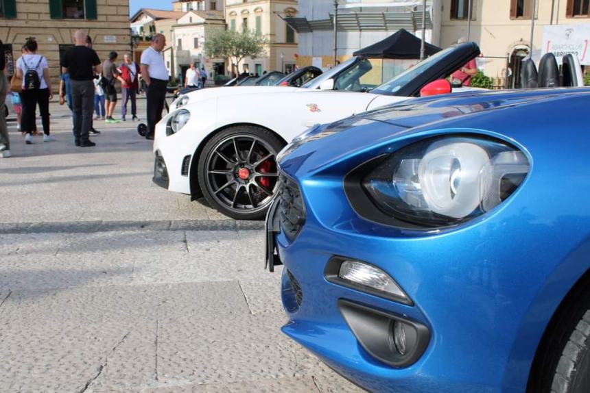 Successo del raduno di auto Abarth "Feel the sound - Vasto '23" in Piazza Rossetti