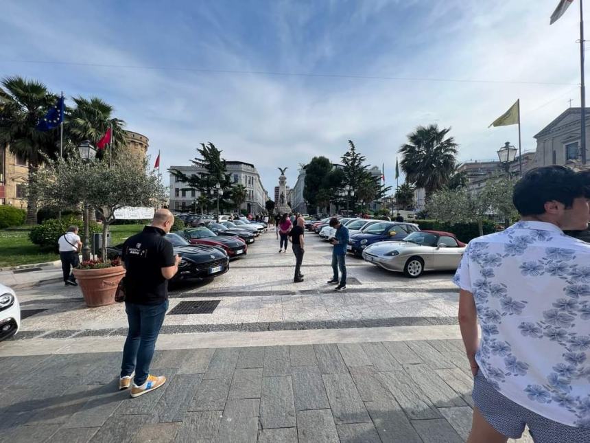 Successo del raduno di auto Abarth "Feel the sound - Vasto '23" in Piazza Rossetti