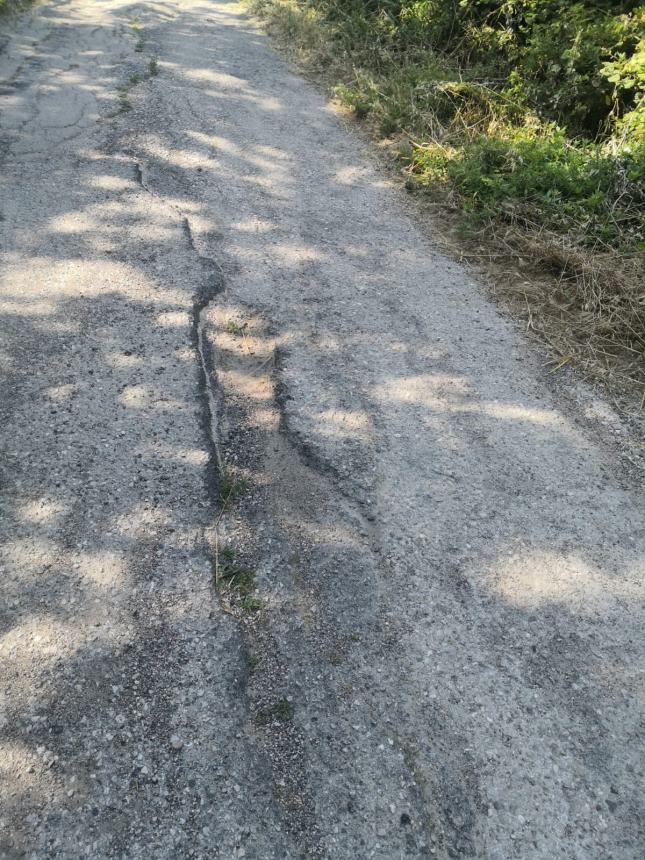 "In via Vilignina lavori realizzati a metà, il resto lasciato in grave abbandono"