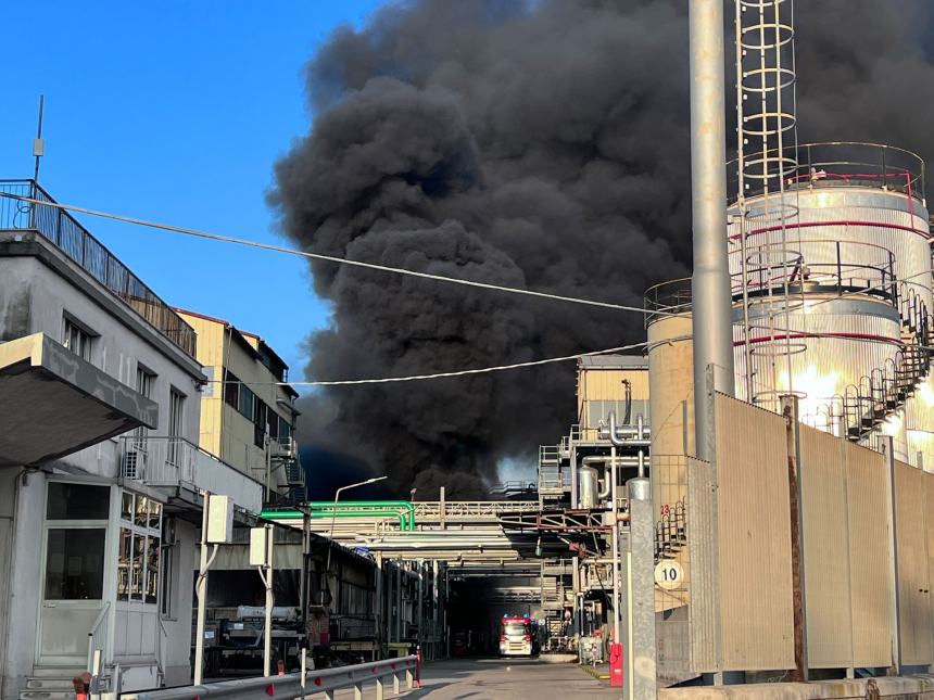 Incendio alla Ecofox di Punta Penna: rogo domato, non ci sono feriti