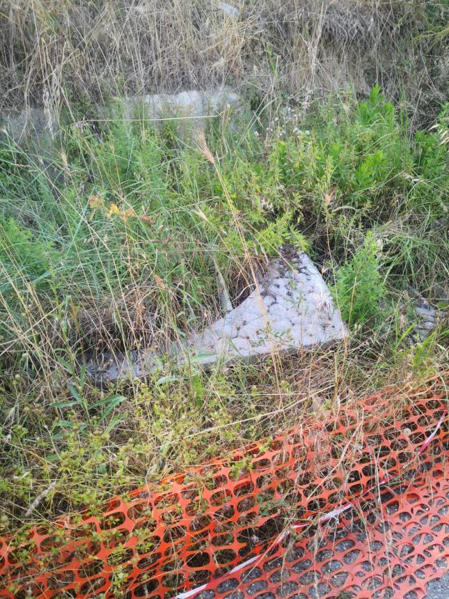 "In via Vilignina lavori realizzati a metà, il resto lasciato in grave abbandono"