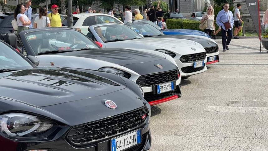 Successo del raduno di auto Abarth "Feel the sound - Vasto '23" in Piazza Rossetti