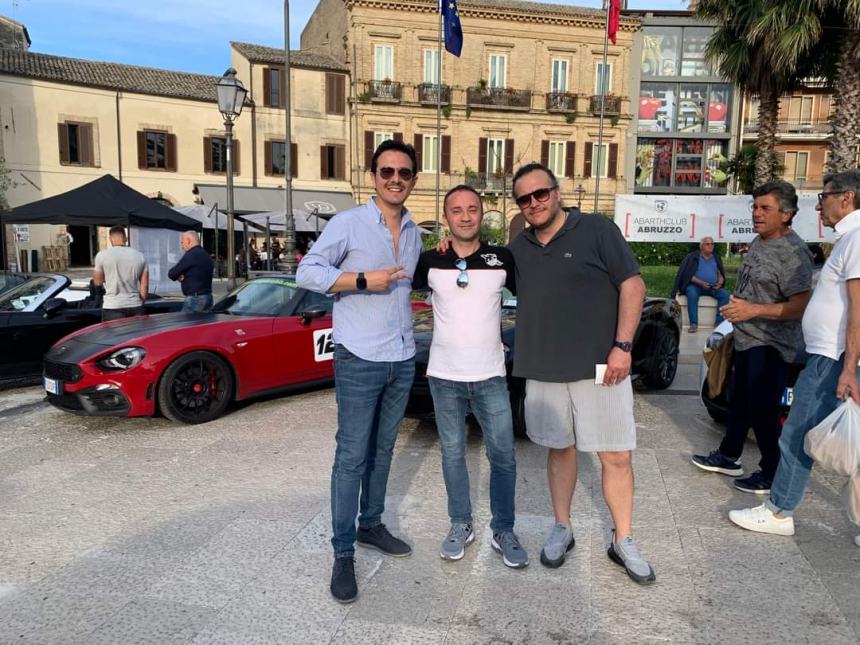 Successo del raduno di auto Abarth "Feel the sound - Vasto '23" in Piazza Rossetti