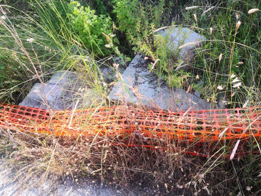 "In via Vilignina lavori realizzati a metà, il resto lasciato in grave abbandono"