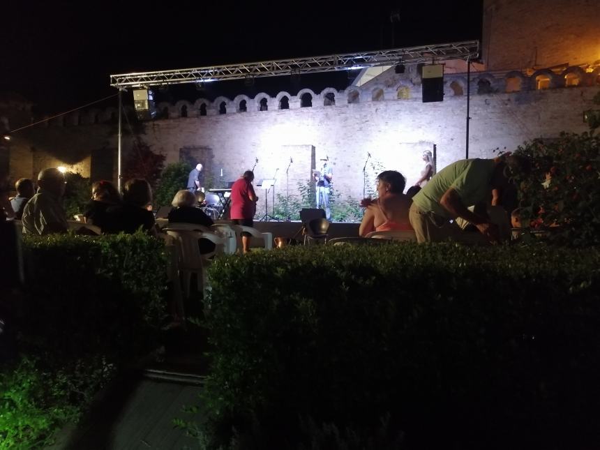 Emozioni ai Giardini con "Borgh'n Folks", organizzato a Vasto da "Voci del Vastese" 