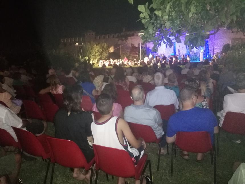 Emozioni ai Giardini con "Borgh'n Folks", organizzato a Vasto da "Voci del Vastese" 