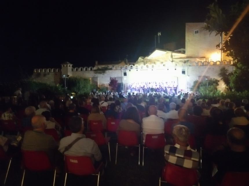 Emozioni ai Giardini d'Avalos grazie al coro "Giacomo Puccini" di Chieti 