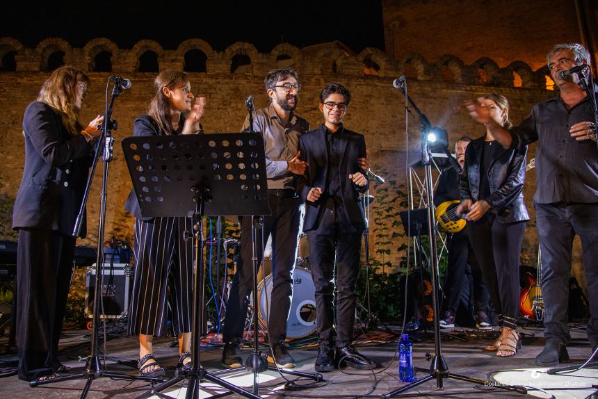 Sold out ai Giardini per la solidarietà a suon di musica grazie a "Un buco nel tetto"