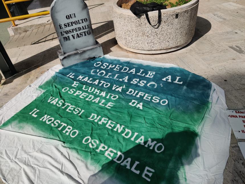 "Qui è sepolto l'ospedale di Vasto" torna la protesta per liste d'attesa e carenza di medici