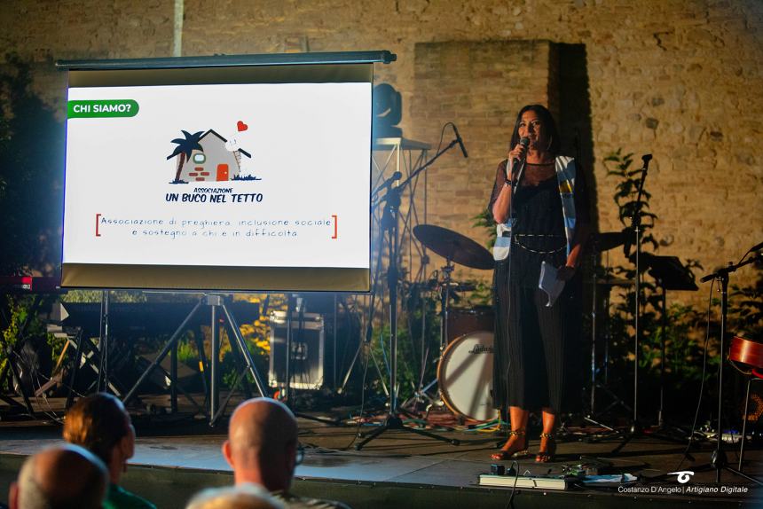 Sold out ai Giardini per la solidarietà a suon di musica grazie a "Un buco nel tetto"