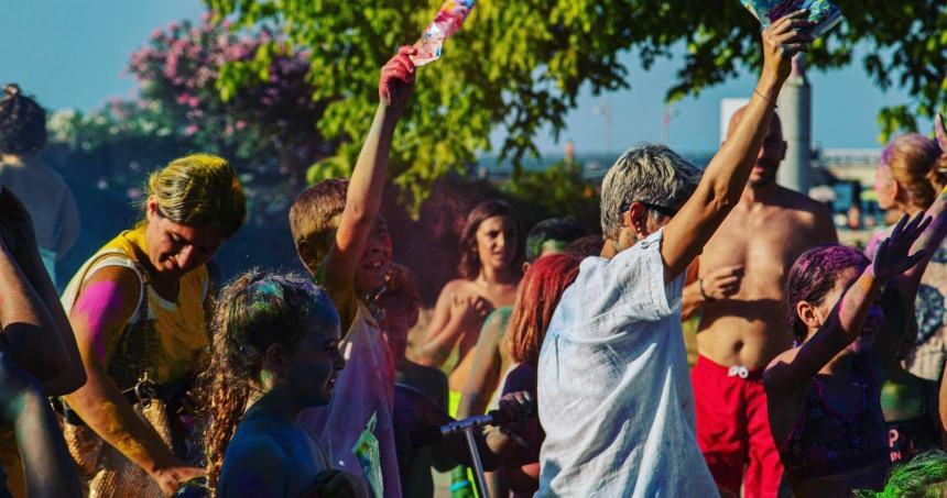 Gioia e divertimento a Vasto Marina con l'Holi Color