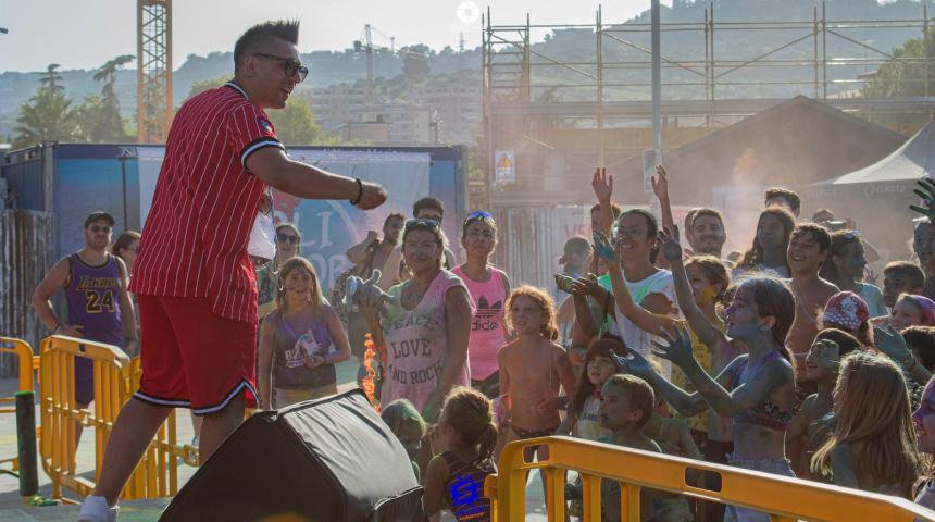 Gioia e divertimento a Vasto Marina con l'Holi Color