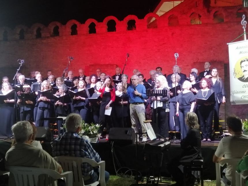 Emozioni ai Giardini d'Avalos grazie al coro "Giacomo Puccini" di Chieti 