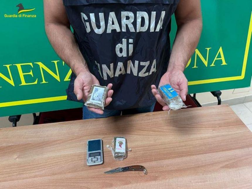 51enne di Ortona trovato in treno con 300 grammi di hashish, arrestato